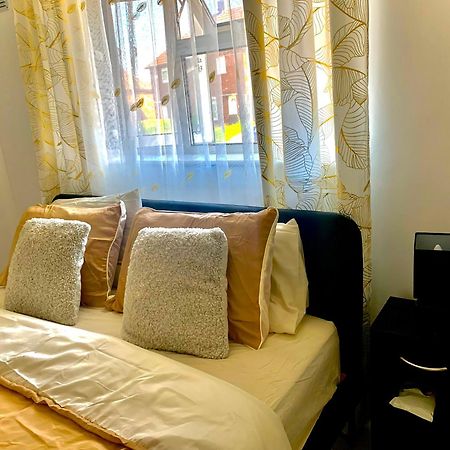 Double Room Bentilee Bucknall  Exteriör bild