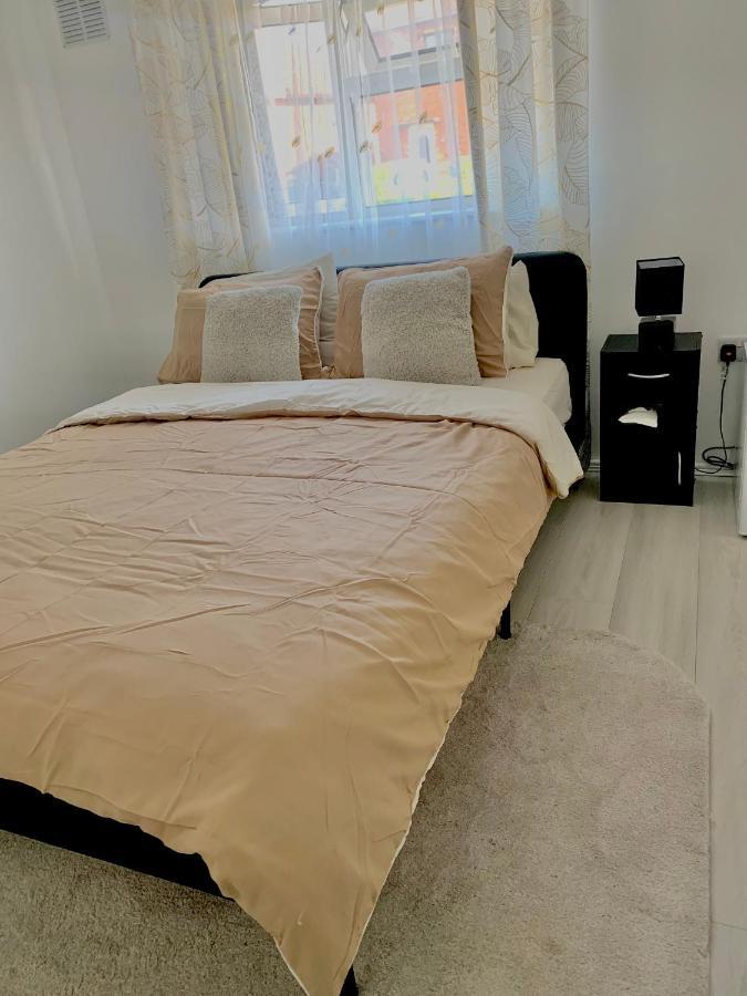 Double Room Bentilee Bucknall  Exteriör bild
