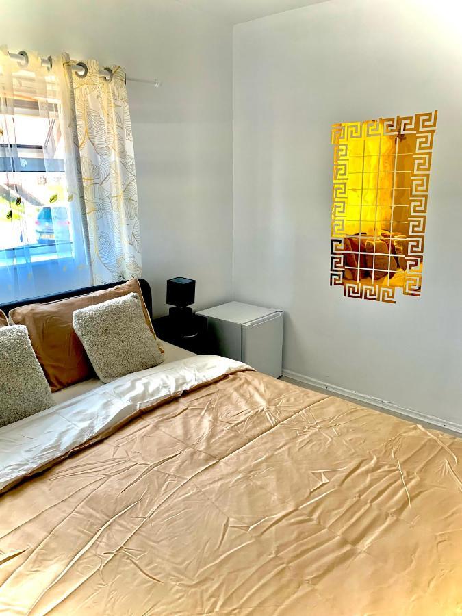 Double Room Bentilee Bucknall  Exteriör bild